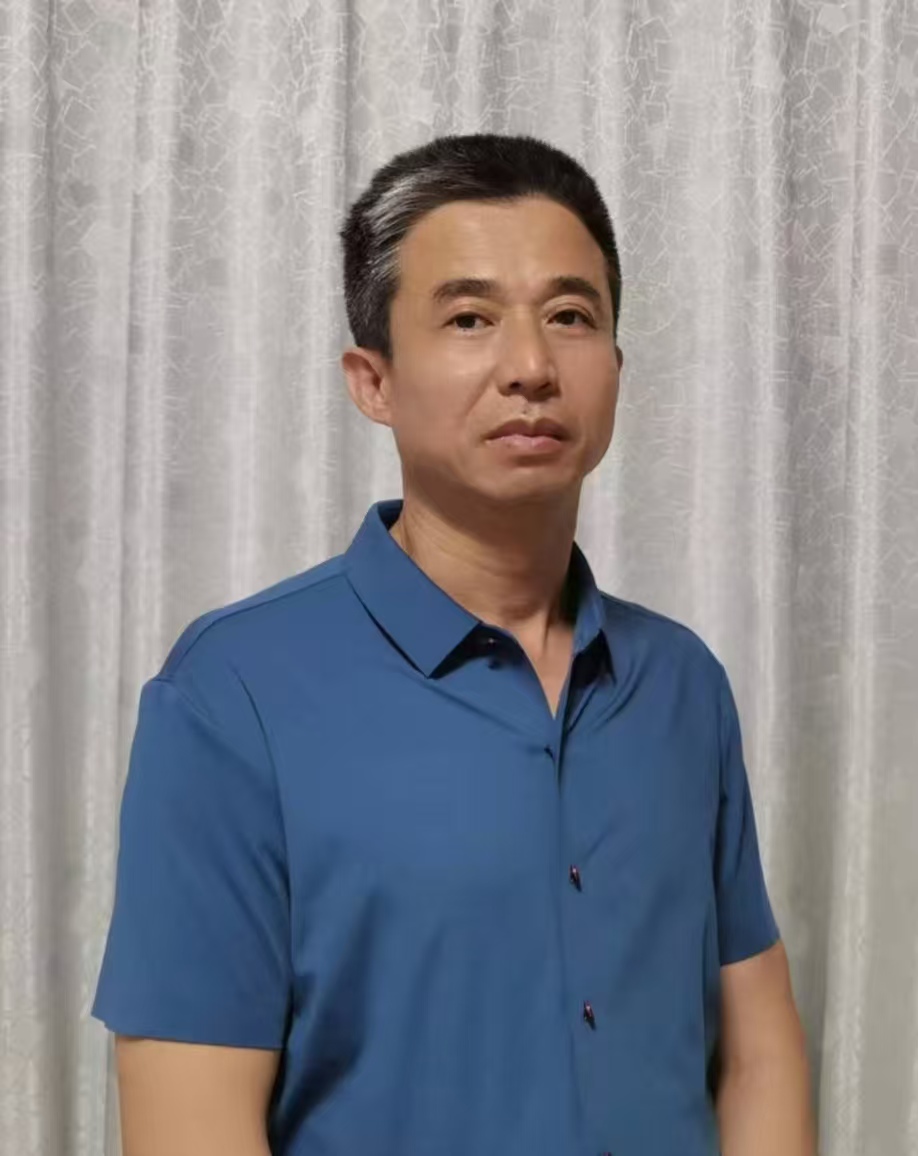 刘刚：以笔墨绘初心，以教研育新人